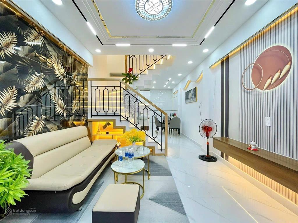 Siêu phẩm nhà nguyễn xí, bình thạnh giá 3tỷ150. ngay vincom nguyễn xí. dt 50m2  3pn  sân thượng