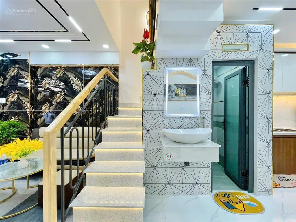 Siêu phẩm nhà nguyễn xí, bình thạnh giá 3tỷ150. ngay vincom nguyễn xí, dt 50m2  3pn  sân thượng