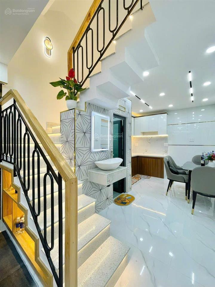 Siêu phẩm nhà nguyễn xí, bình thạnh giá 3tỷ150. ngay vincom nguyễn xí, dt 50m2  3pn  sân thượng