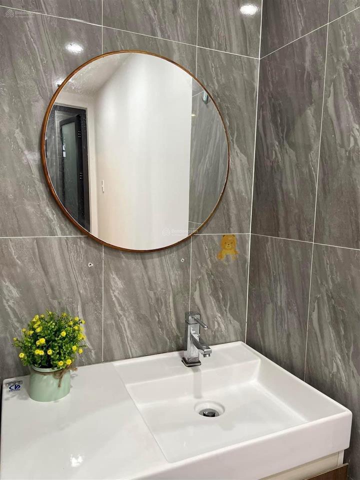 Siêu vip gần chợ hoà hưng  nhà tô hiến thành, q10 giá 3tỷ750. dt 50m2 ngang 5m. hẻm xe hơi.