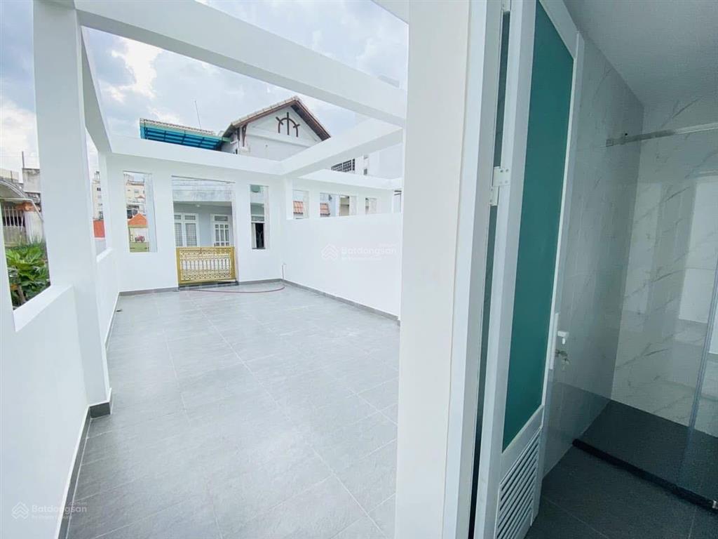 Siêu vip gần chợ hoà hưng  nhà tô hiến thành, q10 giá 3tỷ750. dt 50m2 ngang 5m. hẻm xe hơi.