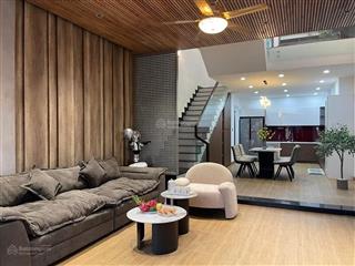 Siêu vip gần chợ hoà hưng  nhà tô hiến thành, q10 giá 3tỷ750. dt 50m2 ngang 5m. hẻm xe hơi.