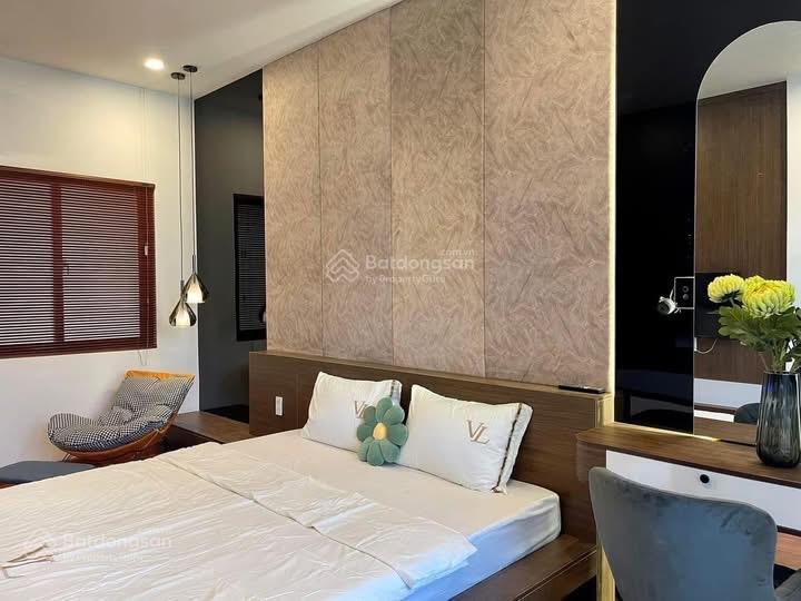 Siêu vip gần chợ hoà hưng  nhà tô hiến thành, q10 giá 3tỷ750. dt 50m2 ngang 5m. hẻm xe hơi.