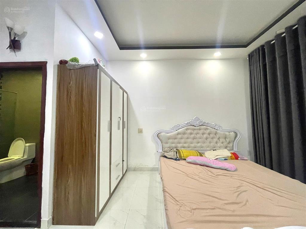 Nhà nguyên căn 3 tầng mặt tiền ở vcn phước hải, giá 18,5 triệu/ tháng