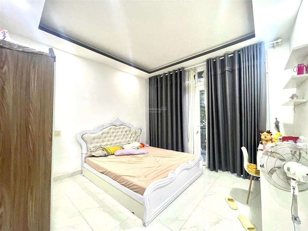 Nhà nguyên căn 3 tầng mặt tiền ở vcn phước hải, giá 18,5 triệu/ tháng