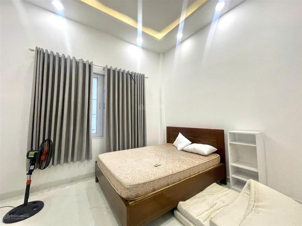 Nhà nguyên căn 3 tầng mặt tiền ở vcn phước hải, giá 18,5 triệu/ tháng