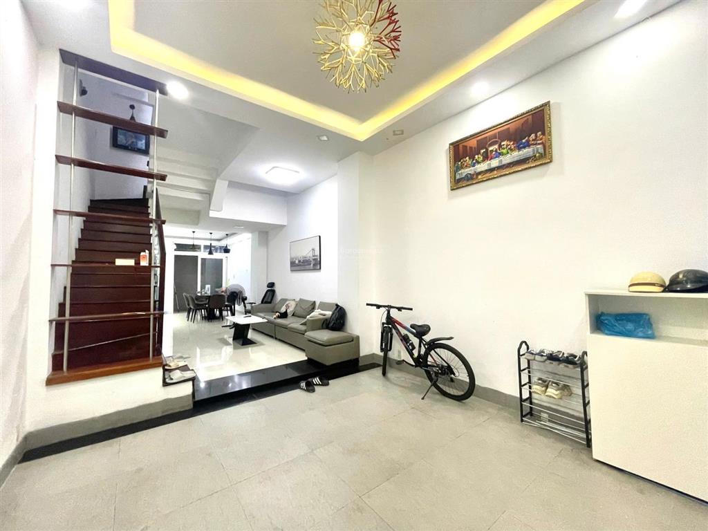 Nhà nguyên căn 3 tầng mặt tiền ở vcn phước hải, giá 18,5 triệu/ tháng