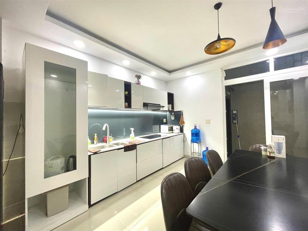Nhà nguyên căn 3 tầng mặt tiền ở vcn phước hải, giá 18,5 triệu/ tháng