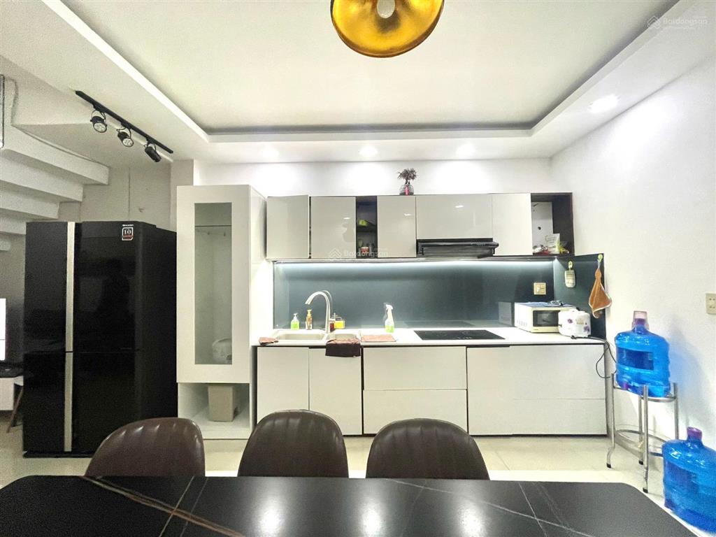 Nhà nguyên căn 3 tầng mặt tiền ở vcn phước hải, giá 18,5 triệu/ tháng