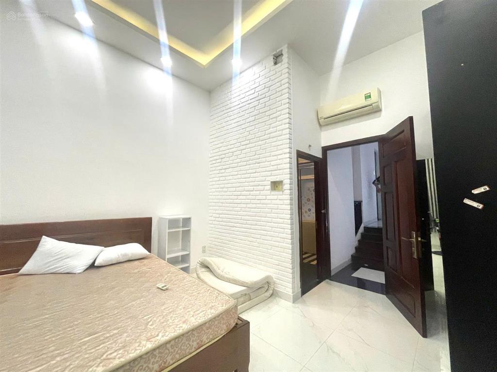 Nhà nguyên căn 3 tầng mặt tiền ở vcn phước hải, giá 18,5 triệu/ tháng