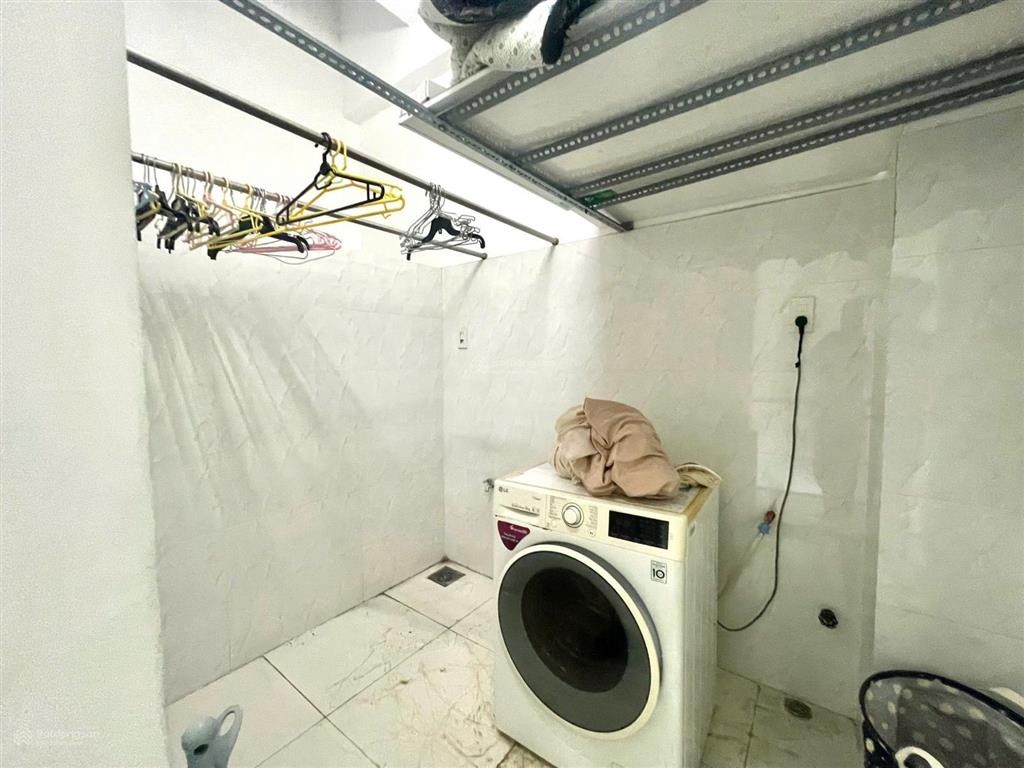 Nhà nguyên căn 3 tầng mặt tiền ở vcn phước hải, giá 18,5 triệu/ tháng