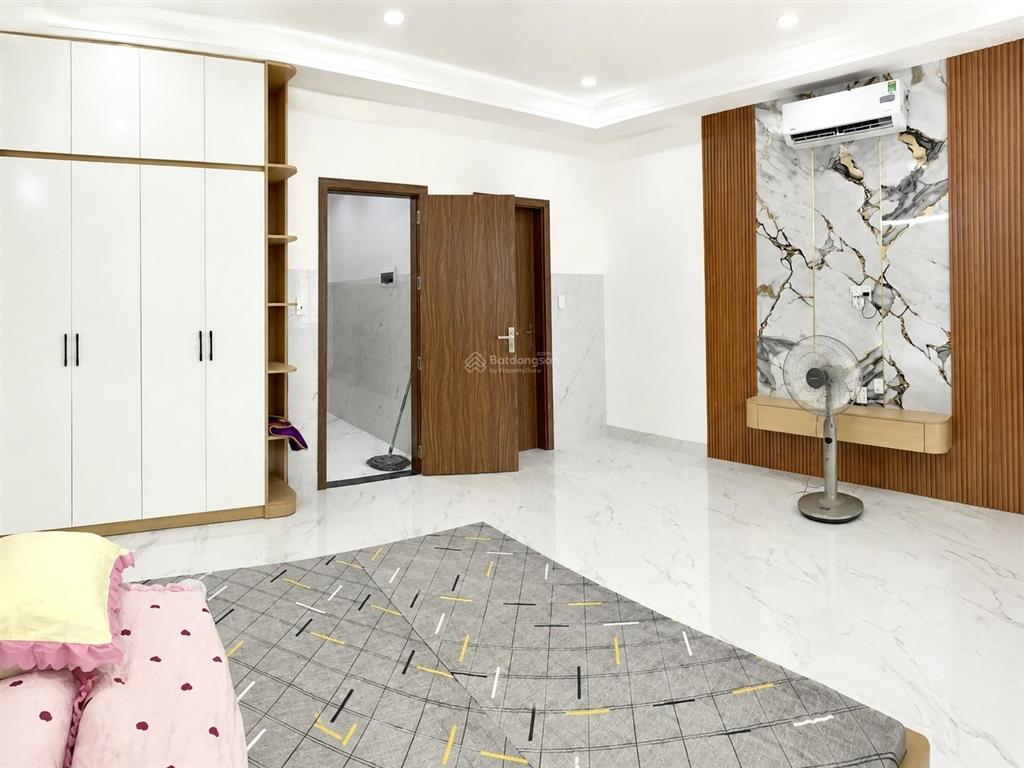 Nhà nguyên căn 3 phòng ngủ đầy đủ nội thất có thang máy kđt hà quang 2 giá 27 triệu/ tháng