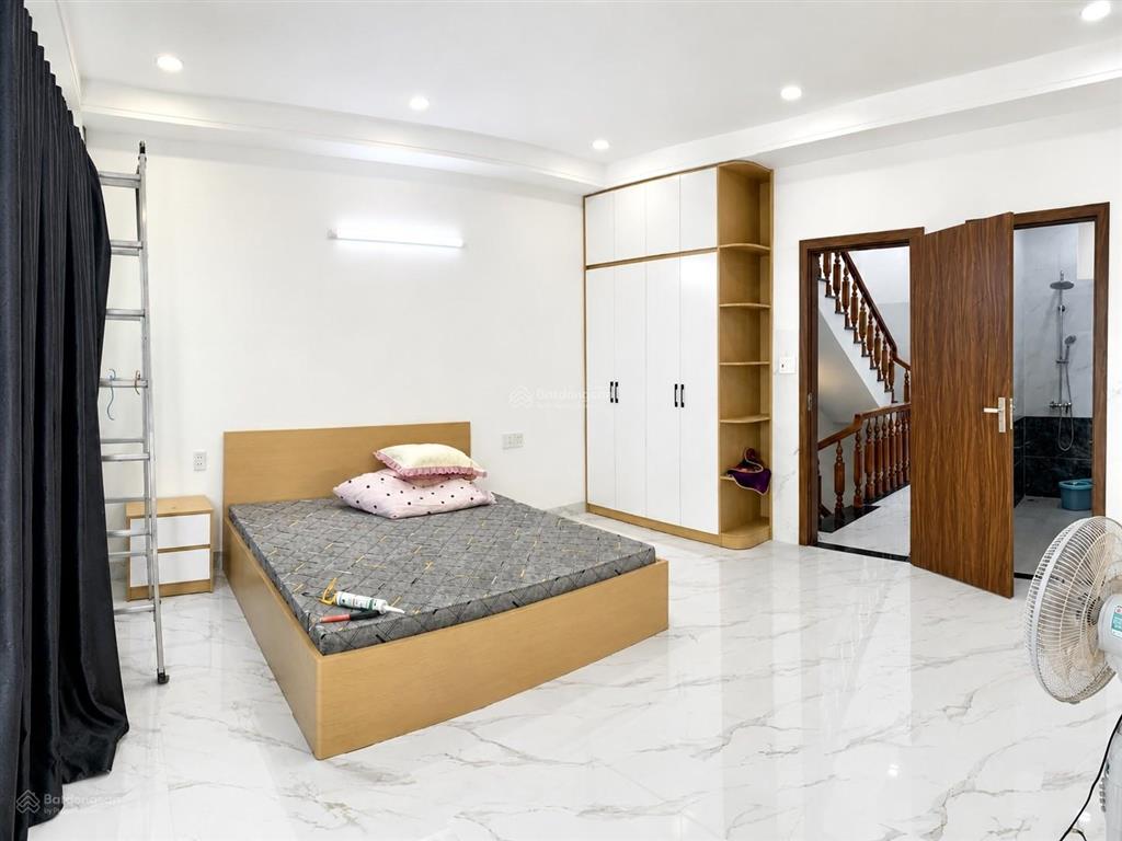 Nhà nguyên căn 3 phòng ngủ đầy đủ nội thất có thang máy kđt hà quang 2 giá 27 triệu/ tháng