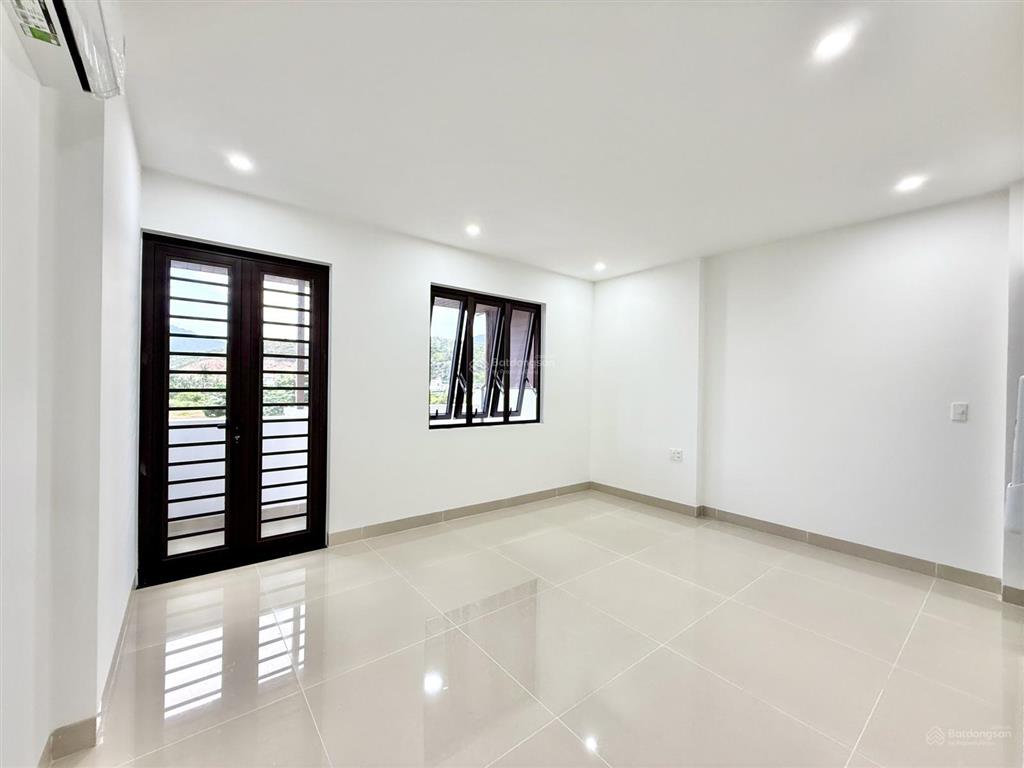 Nhà 4 phòng ngủ full nội thất có thang máy kđt mỹ gia giá 25 triệu/tháng
