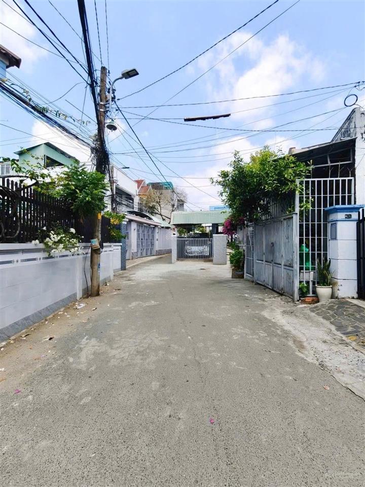 Nhà 3 tầng hẻm xe hơi trương văn thành  ngay ngã tư thủ đức