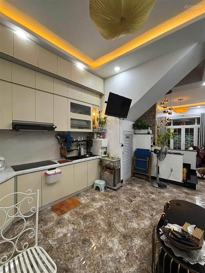 Nhà đẹp 2 tầng hẻm xe hơi đường 160 lã xuân oai  q9
