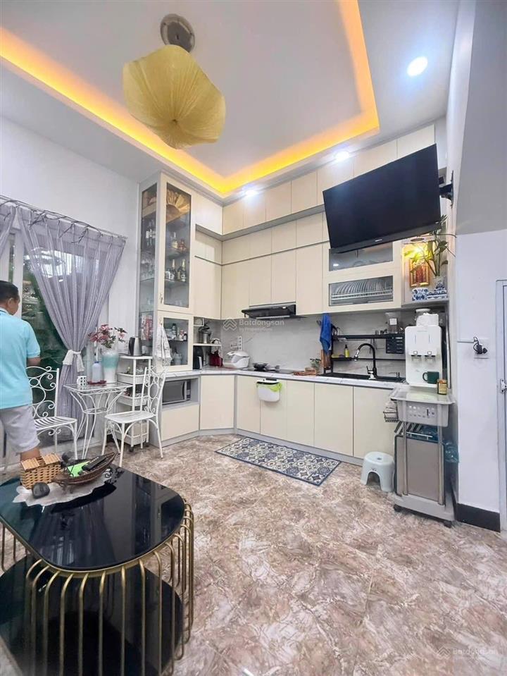 Nhà đẹp 2 tầng hẻm xe hơi đường 160 lã xuân oai  q9