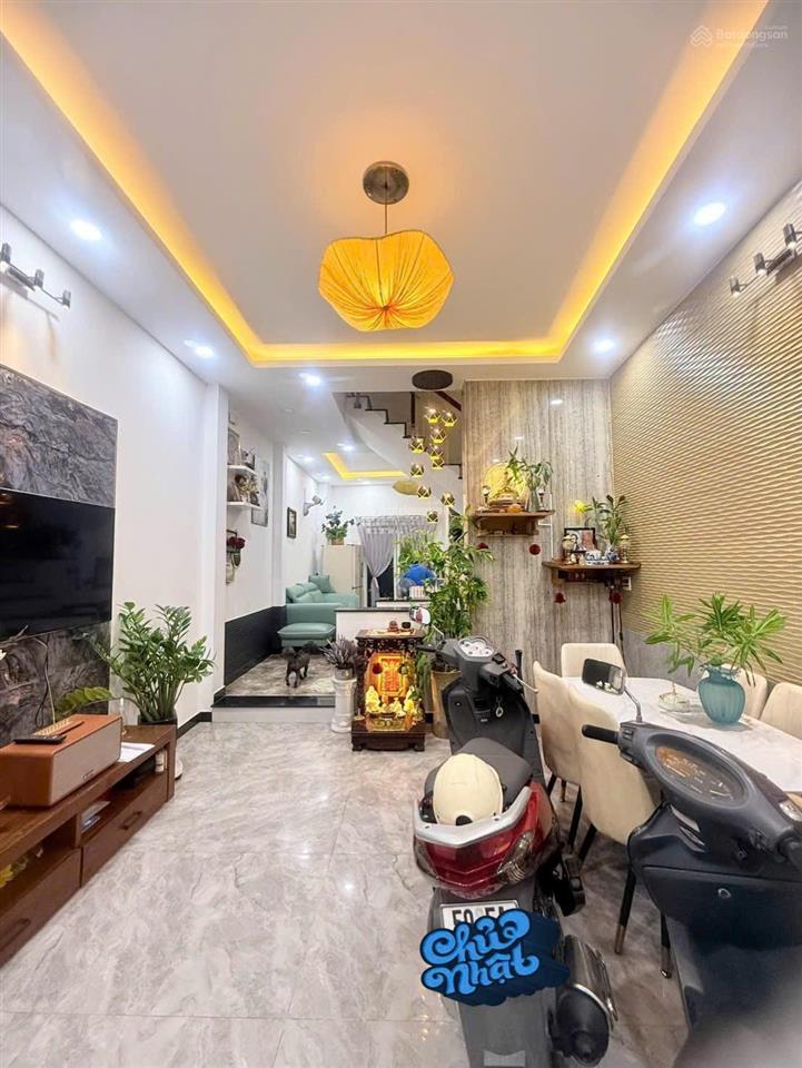 Nhà đẹp 2 tầng hẻm xe hơi đường 160 lã xuân oai  q9