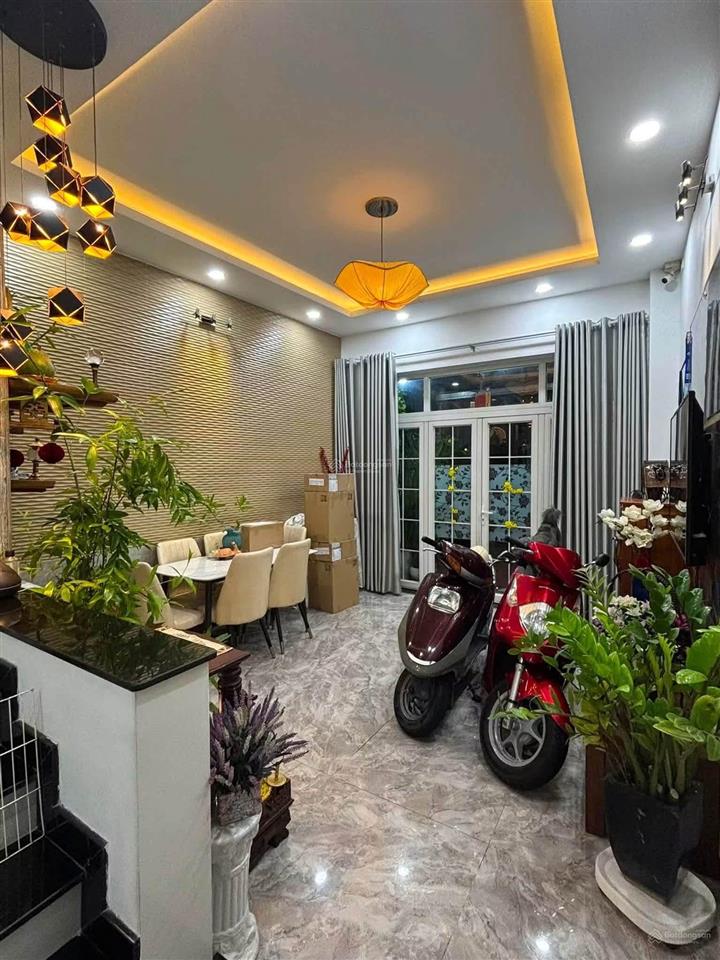 Nhà đẹp 2 tầng hẻm xe hơi đường 160 lã xuân oai  q9