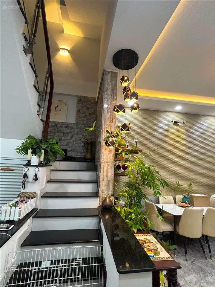 Nhà đẹp 2 tầng hẻm xe hơi đường 160 lã xuân oai  q9