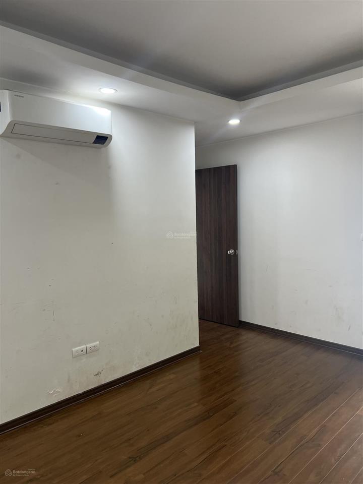 Chính chủ cho thuê căn hộ ở dự án ct5 lê đức thọ.
diện tích 115m2 tầng 12
 thiết kế 3 ngủ và 2 vệ
