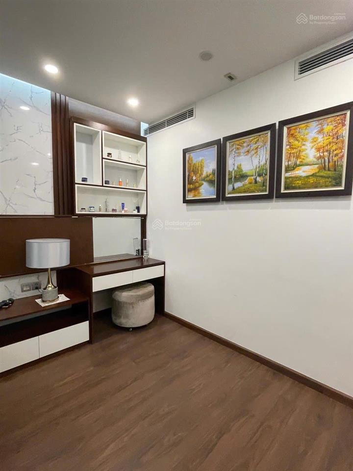 Cho thuê căn hộ tòa cao cấp 6th elemenet dt 109m2 3pn 2vs, full đồ, 2 slot xe, căn góc, giá rẻ
