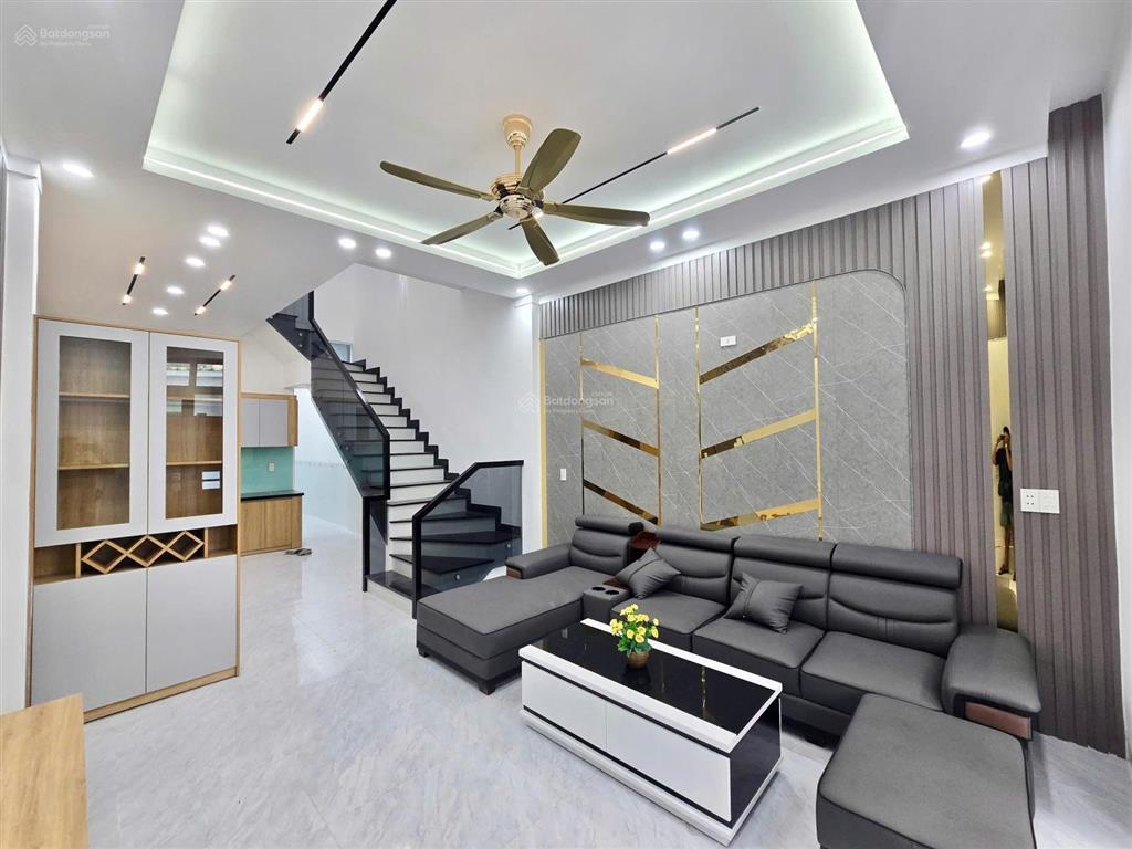 Bán gấp nhà 1 trệt 1 lầu sân xe hơi vỉa hè rộng 5m thuận tiện kinh doanh, tt 568tr nhận nhà ở ngay