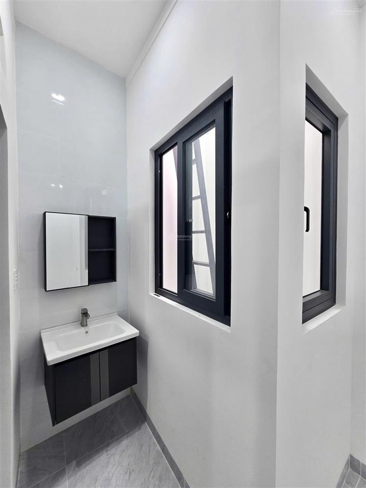 Bán gấp nhà 1 trệt 1 lầu sân xe hơi vỉa hè rộng 5m thuận tiện kinh doanh, tt 568tr nhận nhà ở ngay