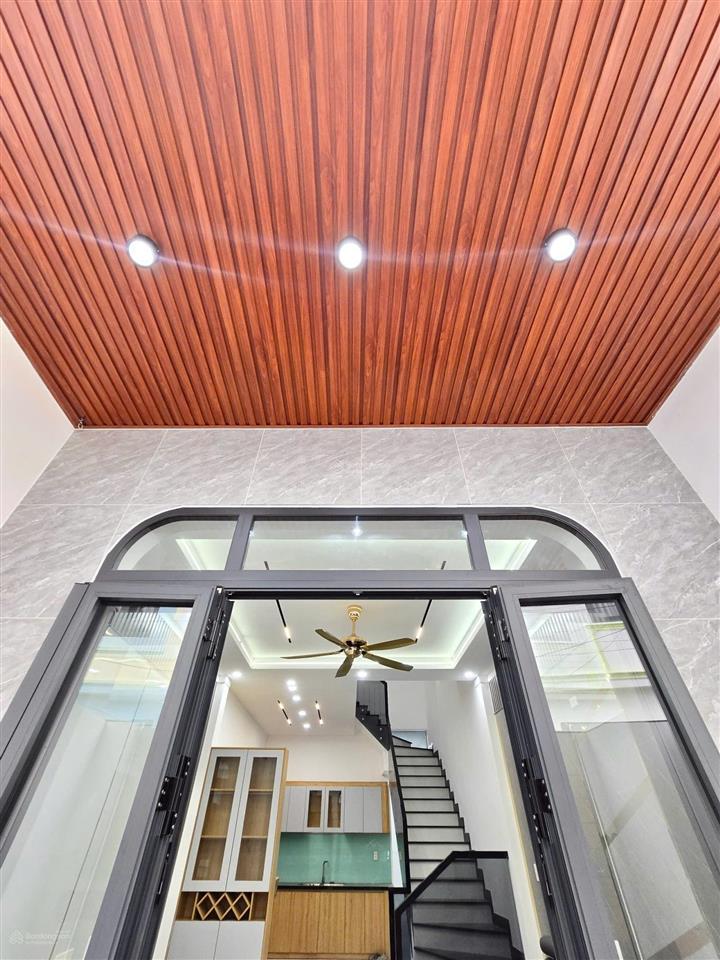 Bán gấp nhà 1 trệt 1 lầu sân xe hơi vỉa hè rộng 5m thuận tiện kinh doanh, tt 568tr nhận nhà ở ngay