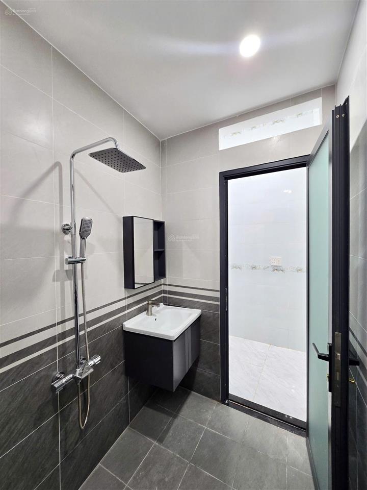 Bán gấp nhà 1 trệt 1 lầu sân xe hơi vỉa hè rộng 5m thuận tiện kinh doanh, tt 568tr nhận nhà ở ngay