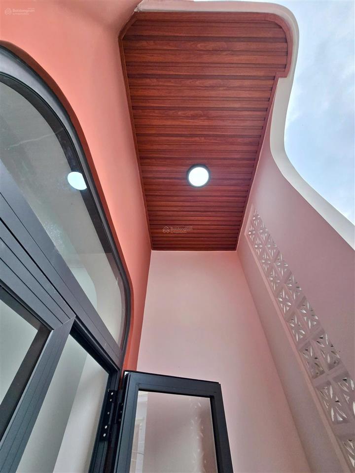 Bán gấp nhà 1 trệt 1 lầu sân xe hơi vỉa hè rộng 5m thuận tiện kinh doanh, tt 568tr nhận nhà ở ngay