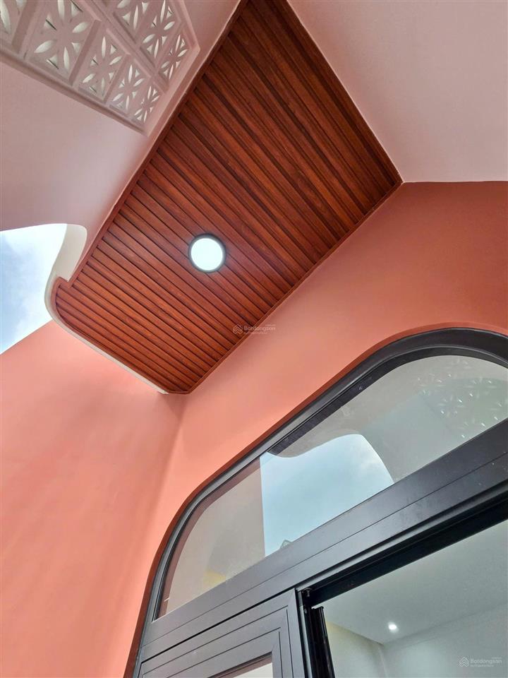 Bán gấp nhà 1 trệt 1 lầu sân xe hơi vỉa hè rộng 5m thuận tiện kinh doanh, tt 568tr nhận nhà ở ngay