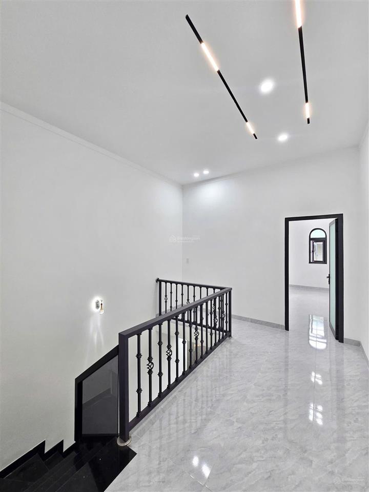 Bán gấp nhà 1 trệt 1 lầu sân xe hơi vỉa hè rộng 5m thuận tiện kinh doanh, tt 568tr nhận nhà ở ngay