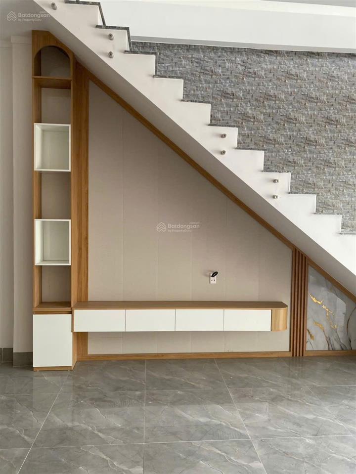 Bán gấp nhà 1 trệt 1 lầu đang hoàn thiện ngay kdc lavender sổ riêng thổ cư, tt 668tr nhận nhà ngay