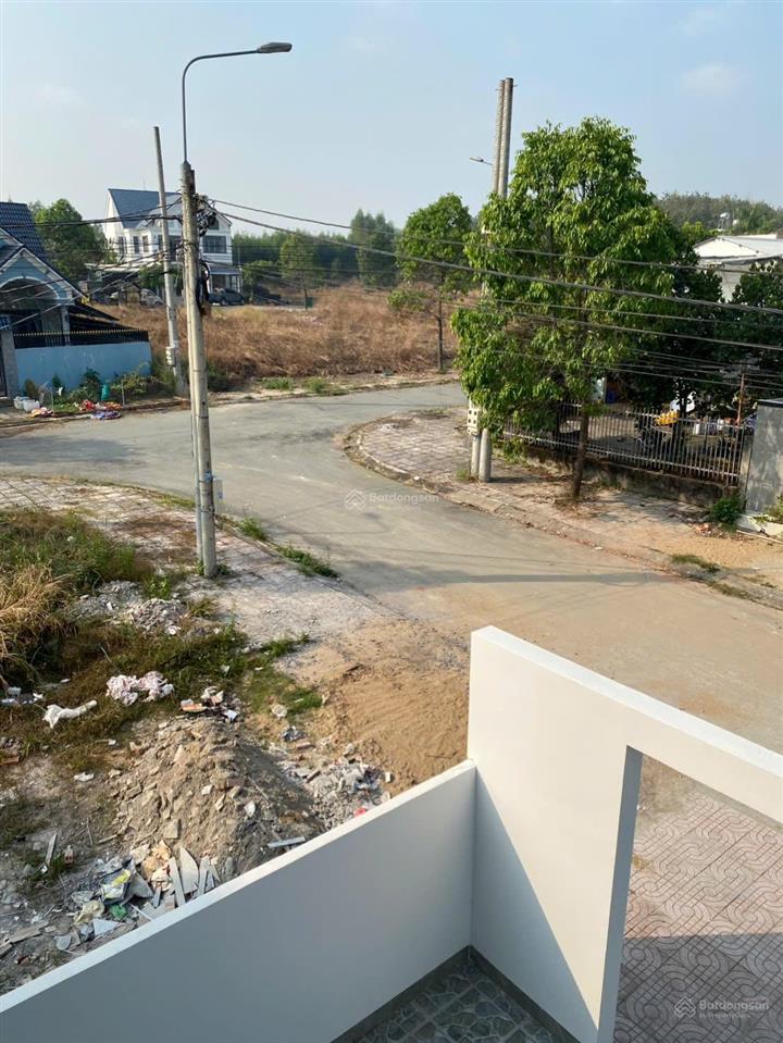 Bán gấp nhà 1 trệt 1 lầu đang hoàn thiện ngay kdc lavender sổ riêng thổ cư, tt 668tr nhận nhà ngay