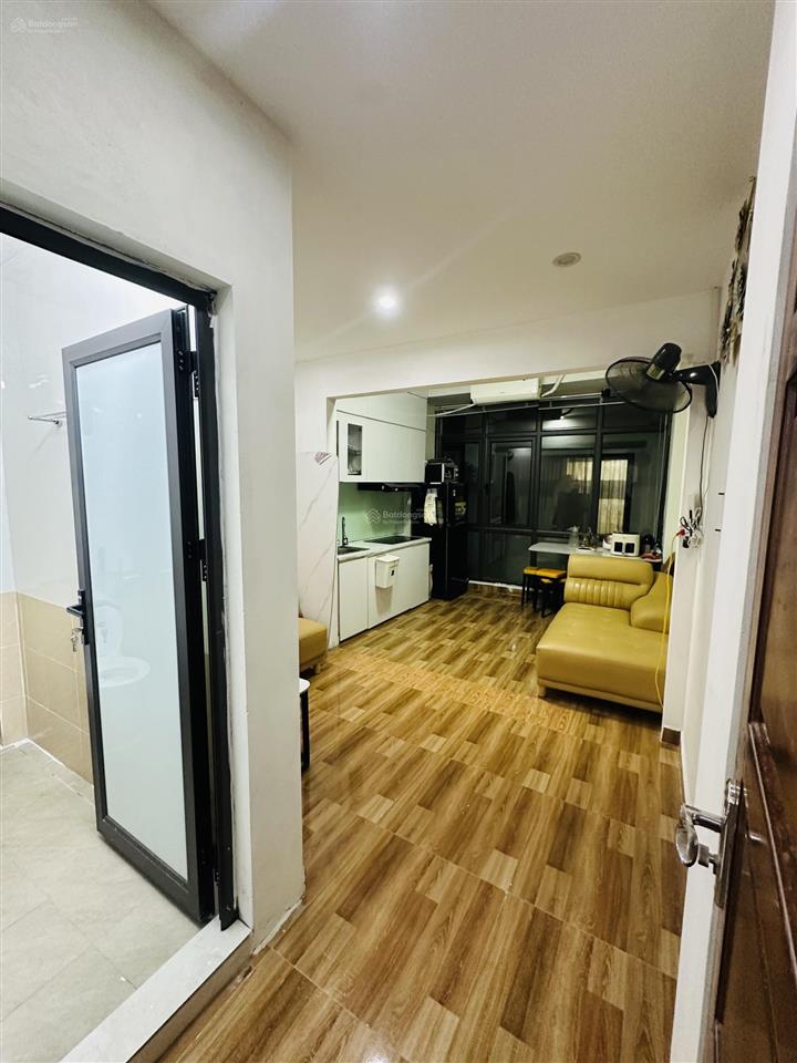 Cho thuê phòng 1 ngủ, 1 khách, bếp, 1 wc, 50m2 đầy đủ tiện nghi có thang máy
