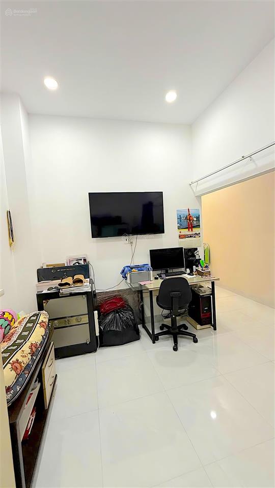 8,5 tỷ  kênh tham lương q12, giáp gò vấp  đường 10m  100m2  4 tầng đẹp, dòng tiền 240tr/năm