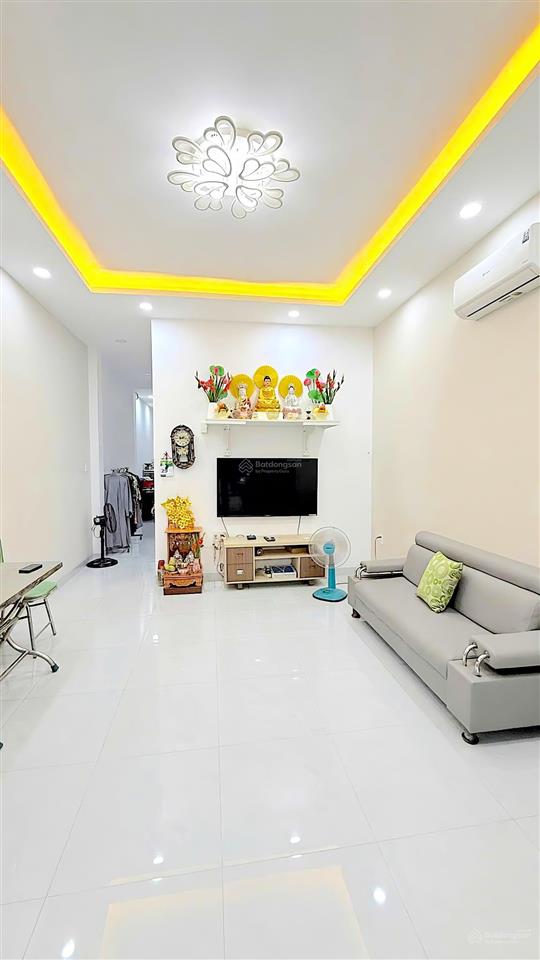 8,5 tỷ  kênh tham lương q12, giáp gò vấp  đường 10m  100m2  4 tầng đẹp, dòng tiền 240tr/năm