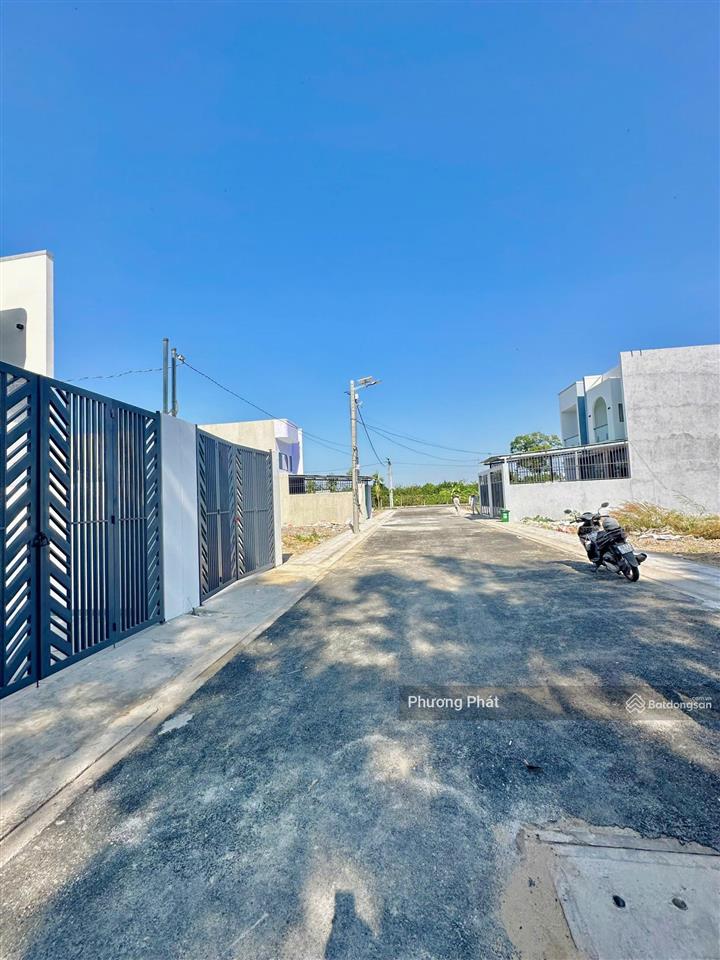 Bán gấp nhà lầu chính chủ sổ riêng thổ cư giá rẻ gần chợ thạnh phú, tt 449tr nhận nhà ở ngay