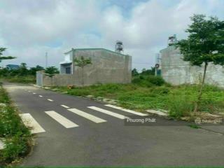 Chính chủ bán lỗ đất sổ riêng thổ cư 100% gần cây xăng số 8, mua bán sang tên công chứng được ngay