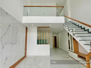 Cho thuê gấp nhà 1 trệt 1 lửng sân xe hơi ngay, gần trường tiểu học thạnh phú