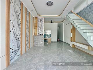 Bán gấp nhà 1 trệt 1 lầu kdc lavender city sổ hồng riêng sẵn thổ cư 100%, gần karaoke hoàng đạt