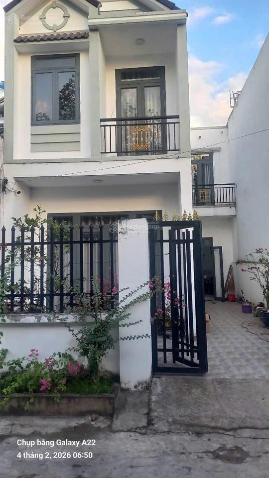 Bán gấp nhà 1 trệt 1 lầu sân xe hơi sát kdc lavender gần trường tiểu học thạnh phú