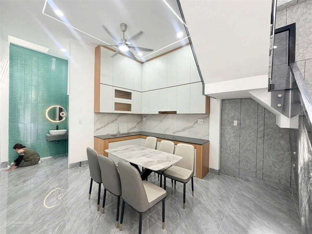 Bán gấp nhà 1 trệt 1 lầu sổ riêng thổ cư 100% gần chợ nhỏ tân hiệp, tt 1,1 tỷ nhận nhà ở ngay