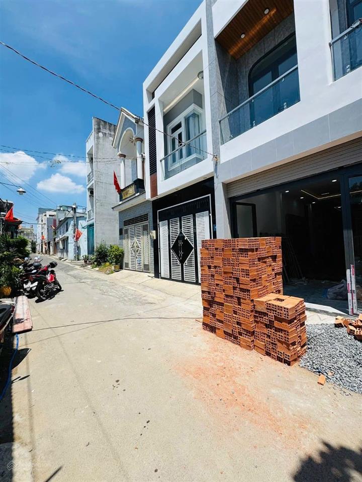 Bán gấp nhà 1 trệt 1 lầu sổ riêng thổ cư 100% gần chợ nhỏ tân hiệp, tt 1,1 tỷ nhận nhà ở ngay