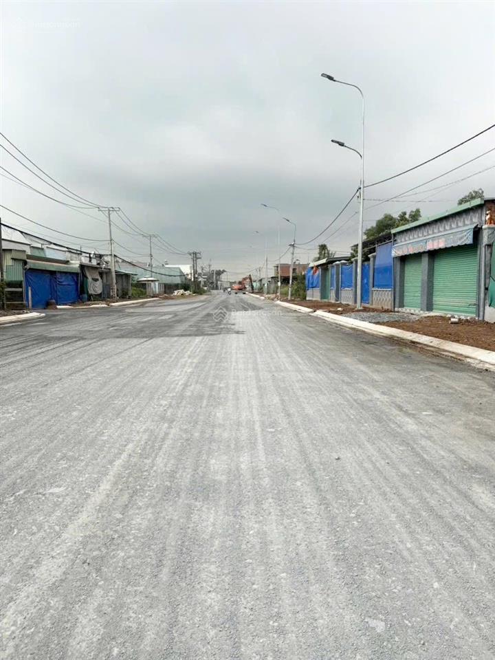 Bán gấp đất mặt tiền đường hương lộ 15 vị trí đẹp, thuận tiện kinh doanh mọi ngành nghề, shr thổ cư