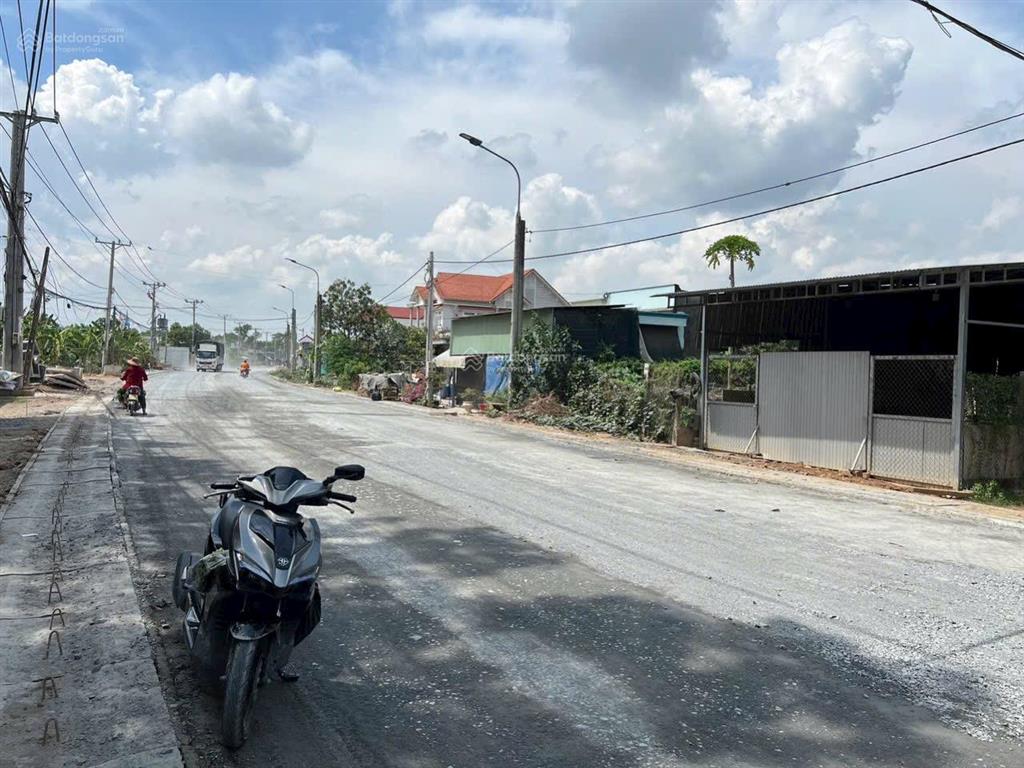 Bán gấp đất mặt tiền đường hương lộ 15 vị trí đẹp, thuận tiện kinh doanh mọi ngành nghề, shr thổ cư