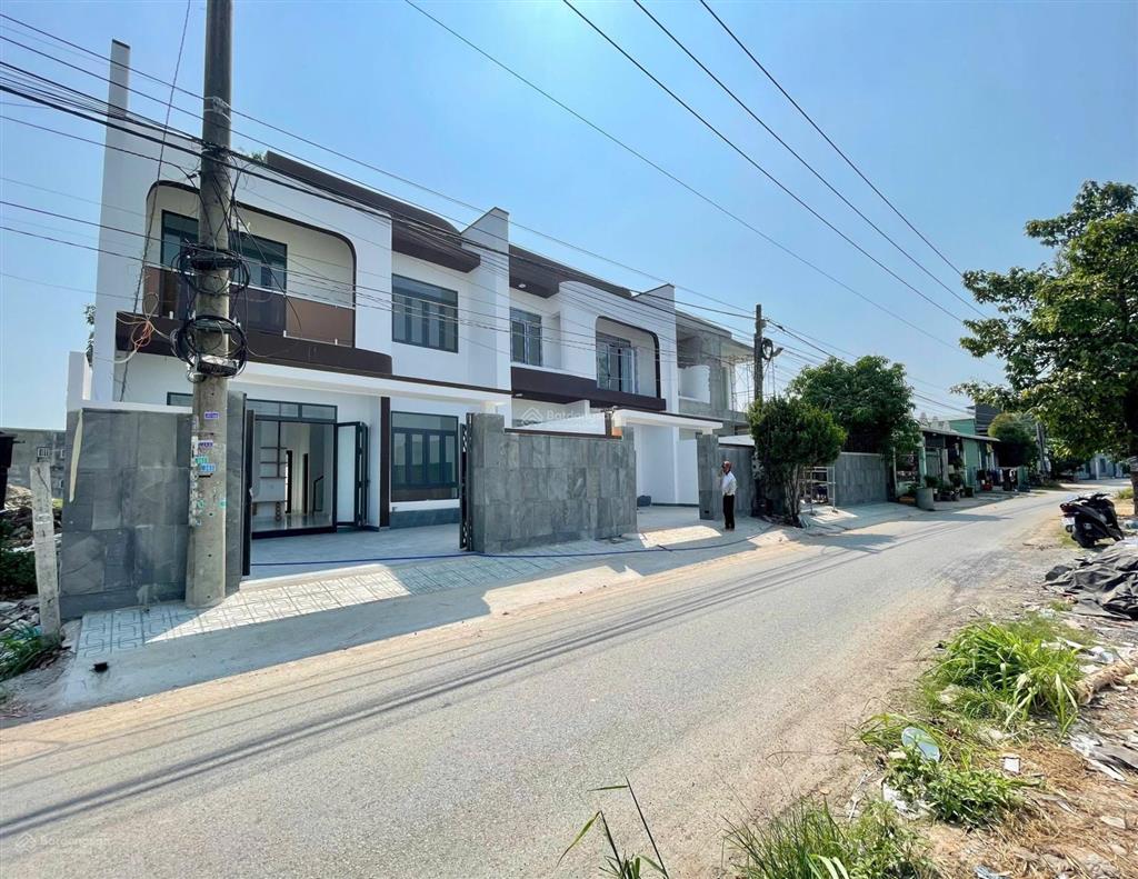Bán gấp đất mặt tiền phi trường, thuận tiện phân lô tách thửa, đối diện nhà văn hóa kp. bình ý