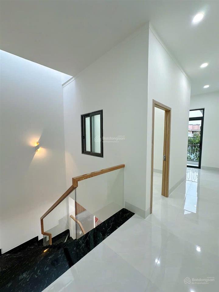 Bán gấp nhà 1 trệt 1 lầu sổ riêng thổ cư 100% ngay trung tâm biên hoà, gần siêu thị mega market
