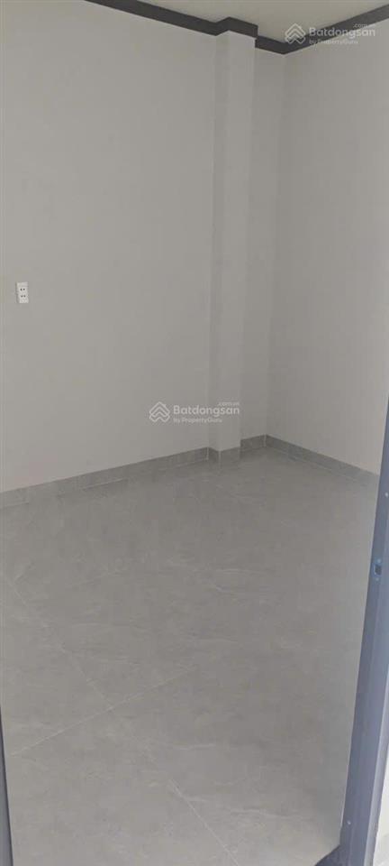 Cho thuê gấp nhà 1 trệt 1 lửng sân xe hơi mới tinh, ngay sau chợ tân bình ngã 4 bến cá